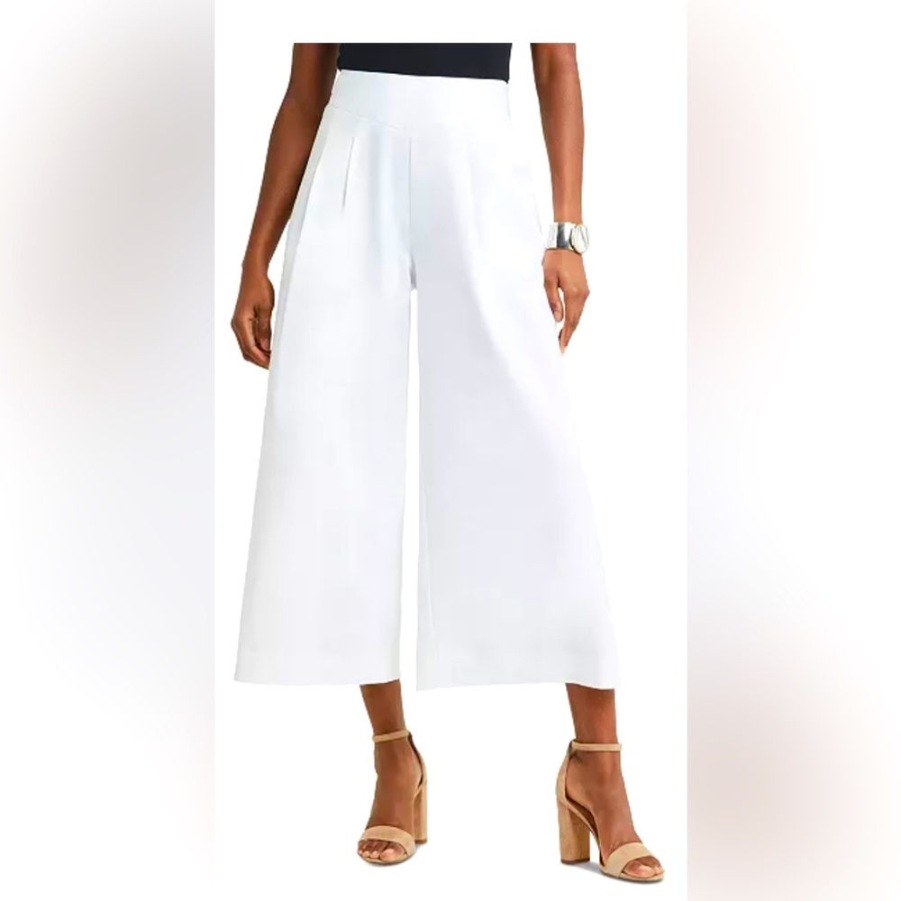 A zipper at the side brings a smooth fit to these white H Halston cropped pants.